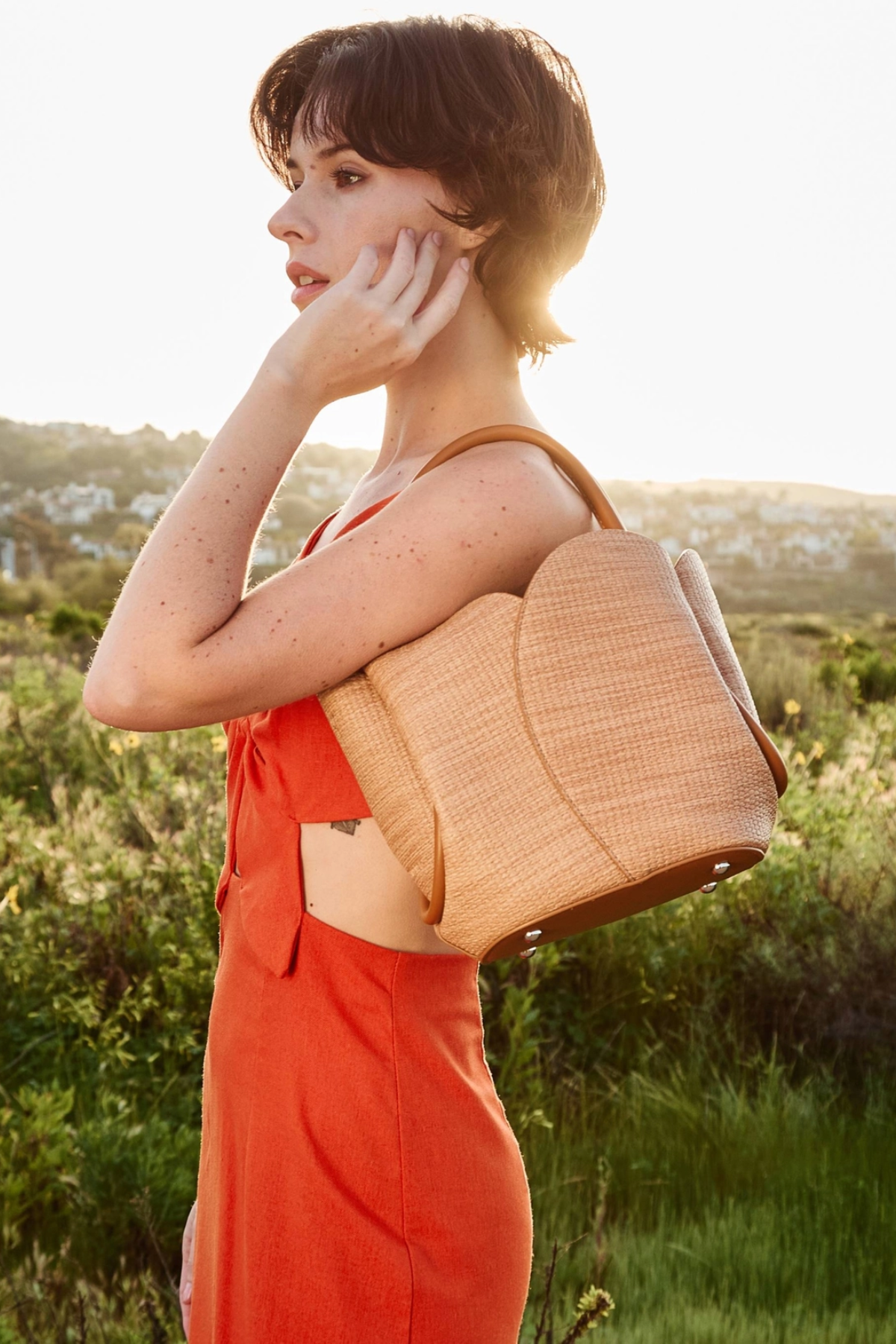 マリホジャ Raffia Braid Frill Tulip Tulip Raffia Embossed Recycled Top Handle – French Cuff Boutique