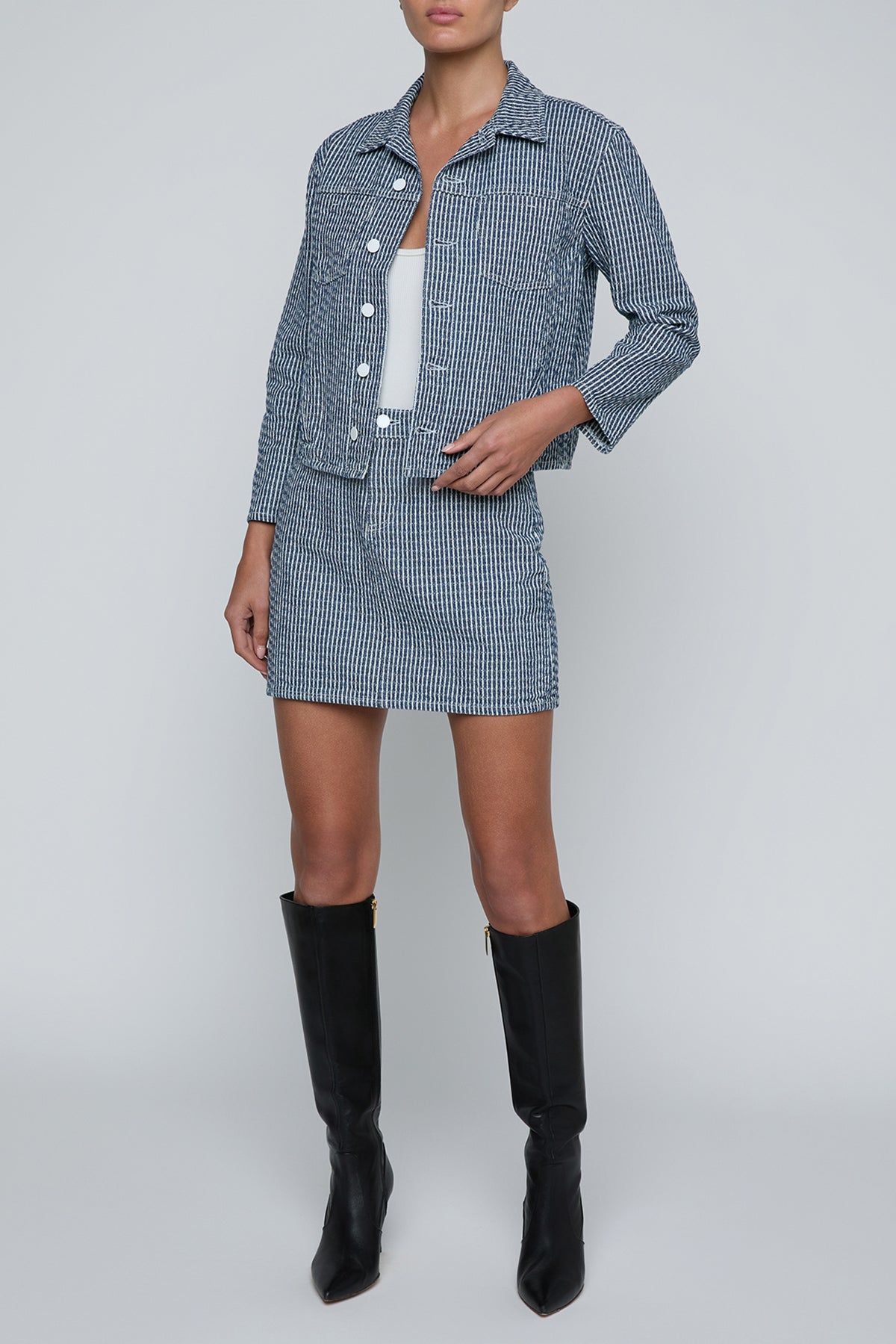 Cropped structured jacket in a blue tone.