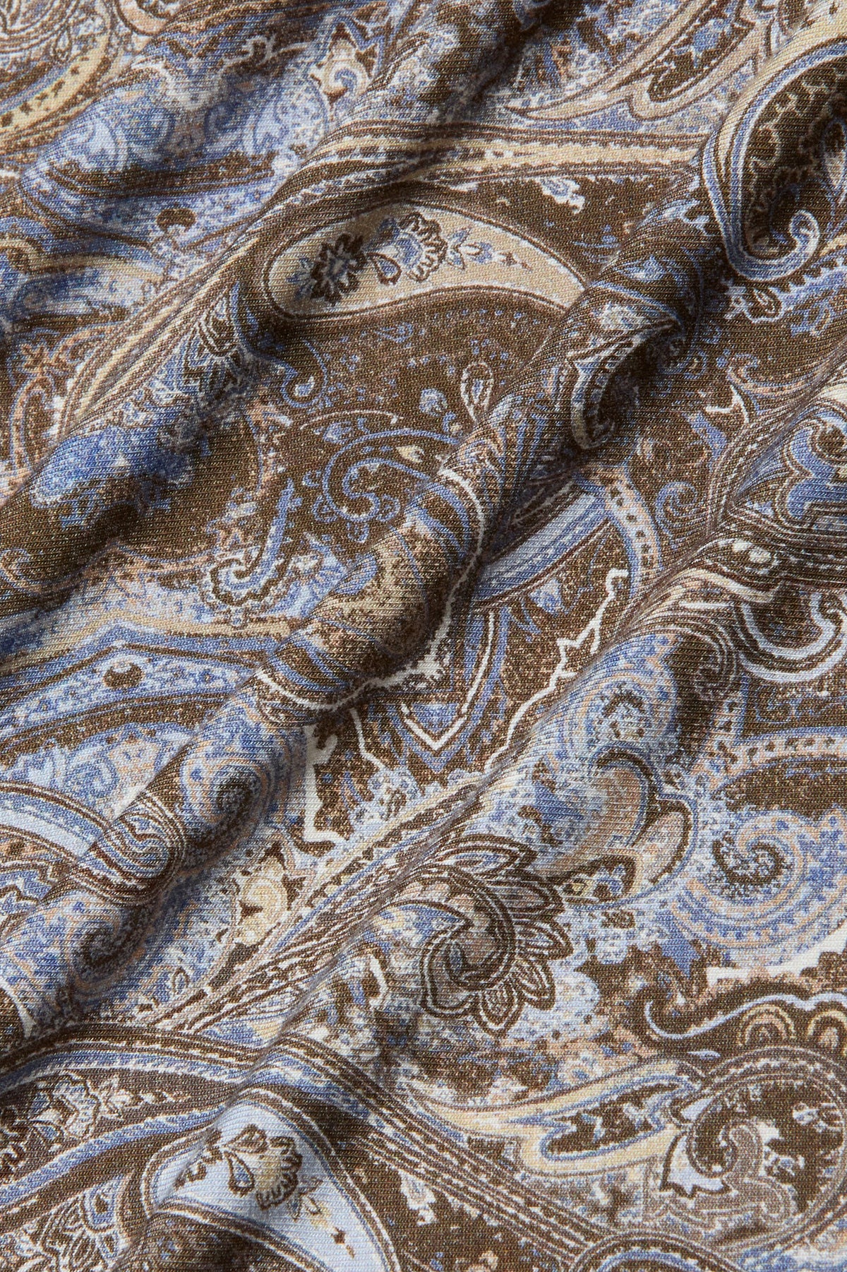 Short-sleeve crewneck top with a small-scale paisley print