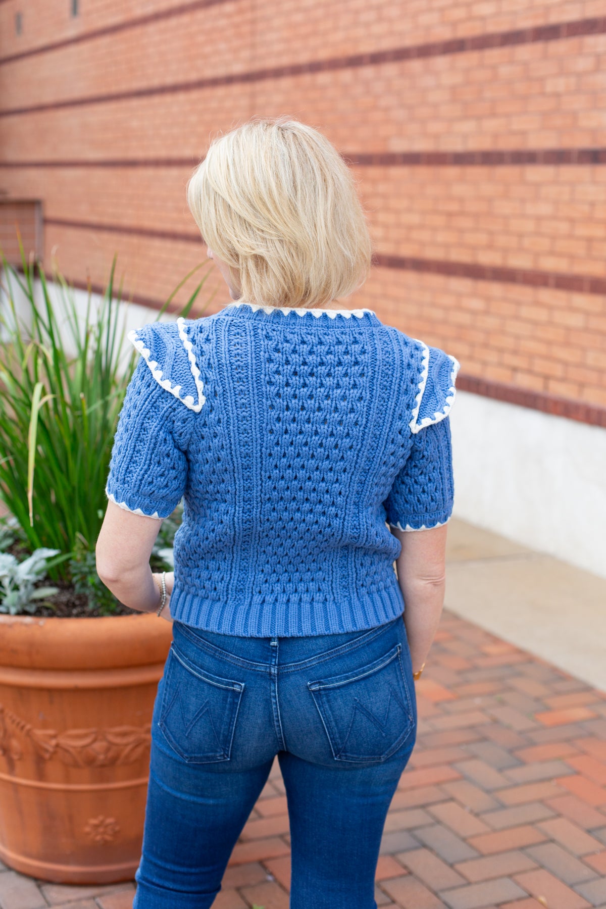 Short sleeve knit sweater with contrast embroidery detail