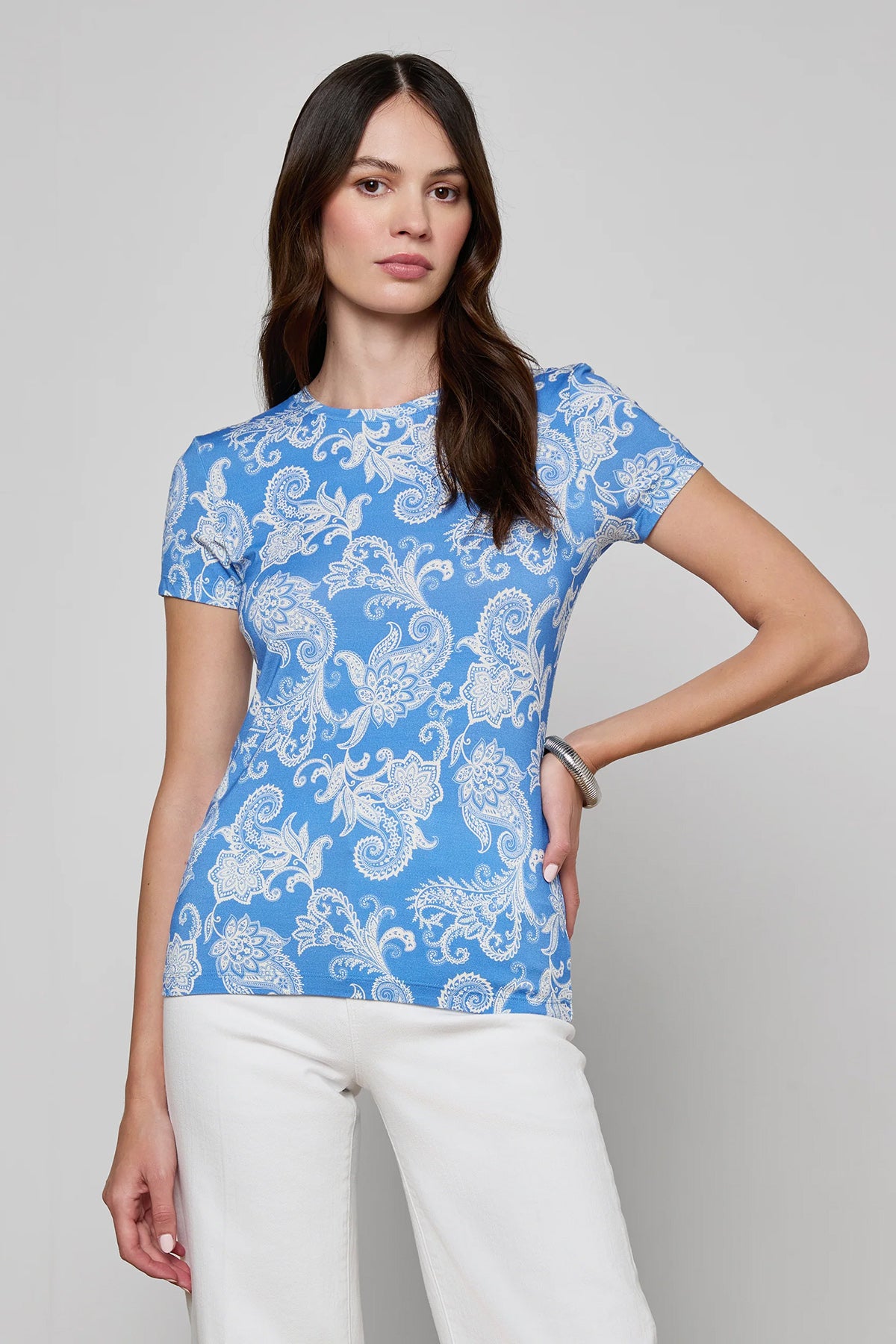 Short-sleeve crewneck top with two-tone paisley print.
