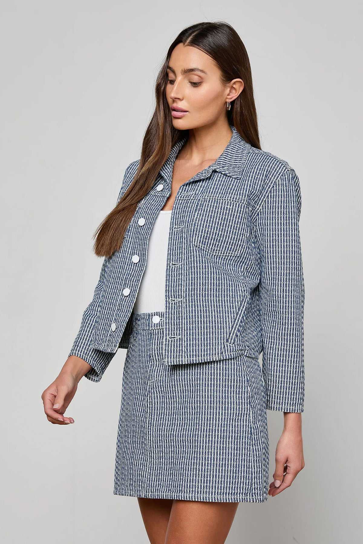 Cropped structured jacket in a blue tone.