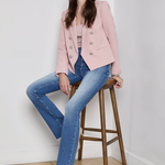 Tailored blazer with clean lines in a soft pink tone
