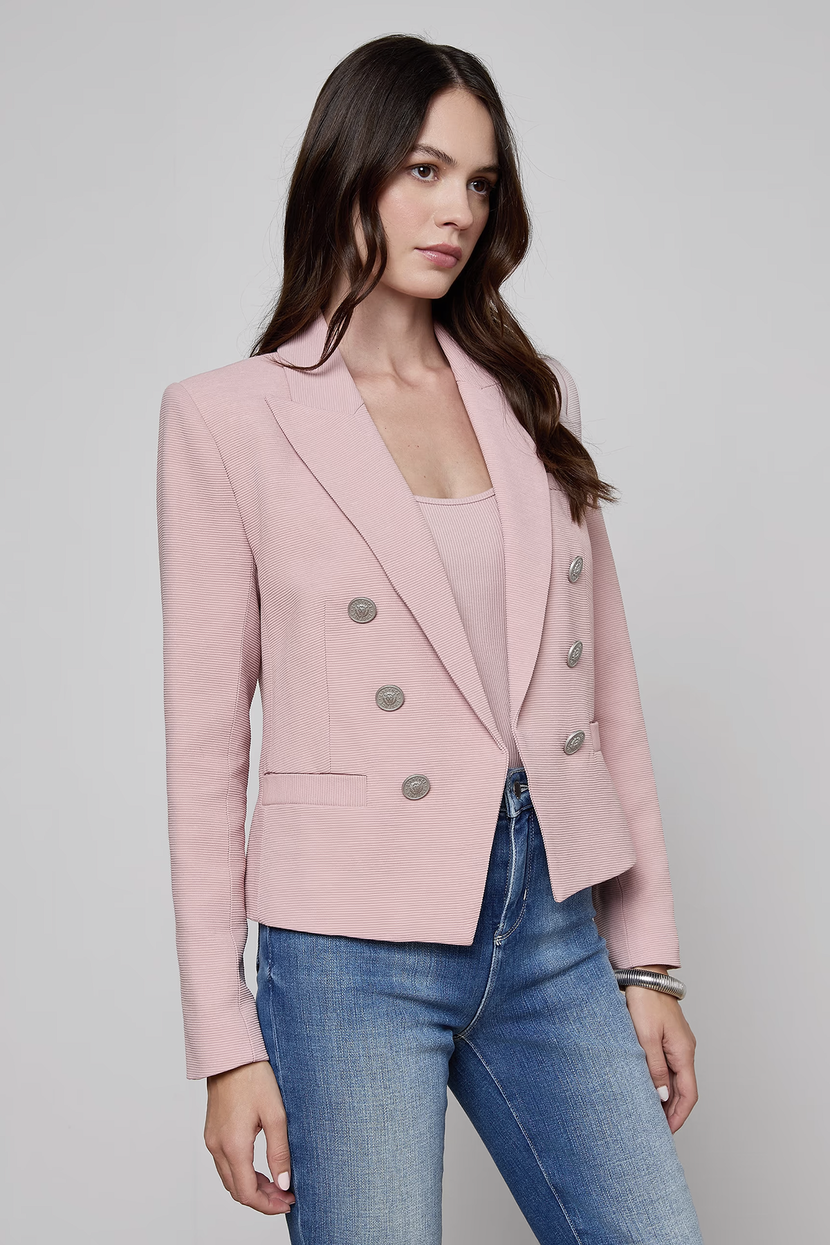 Tailored blazer with clean lines in a soft pink tone