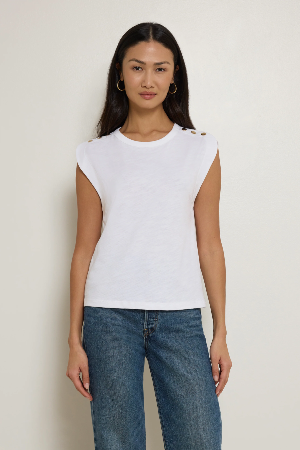 Model wearing a white crewneck short-sleeve T-shirt with a classic fit.