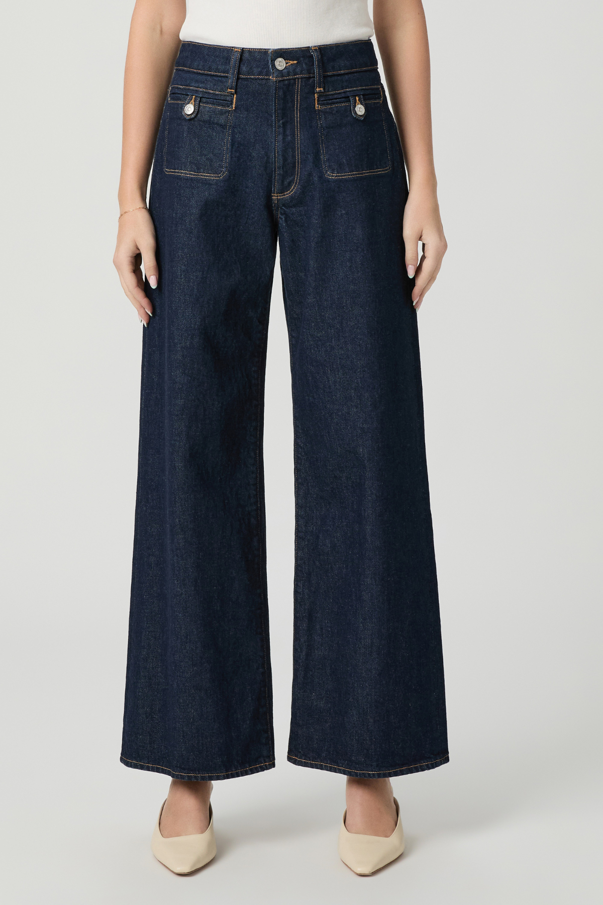 Women's Anessa wide-leg jeans in Amora wash featuring a 31-inch inseam and welt stitch-through pockets.