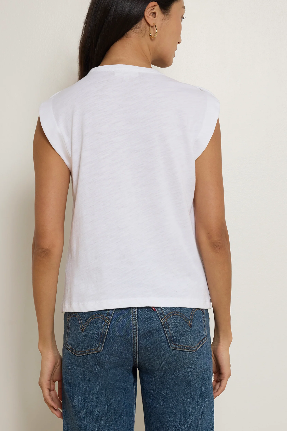 Model wearing a white crewneck short-sleeve T-shirt with a classic fit.