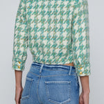 Cropped jacket with three-quarter sleeves in a soft patterned fabric.