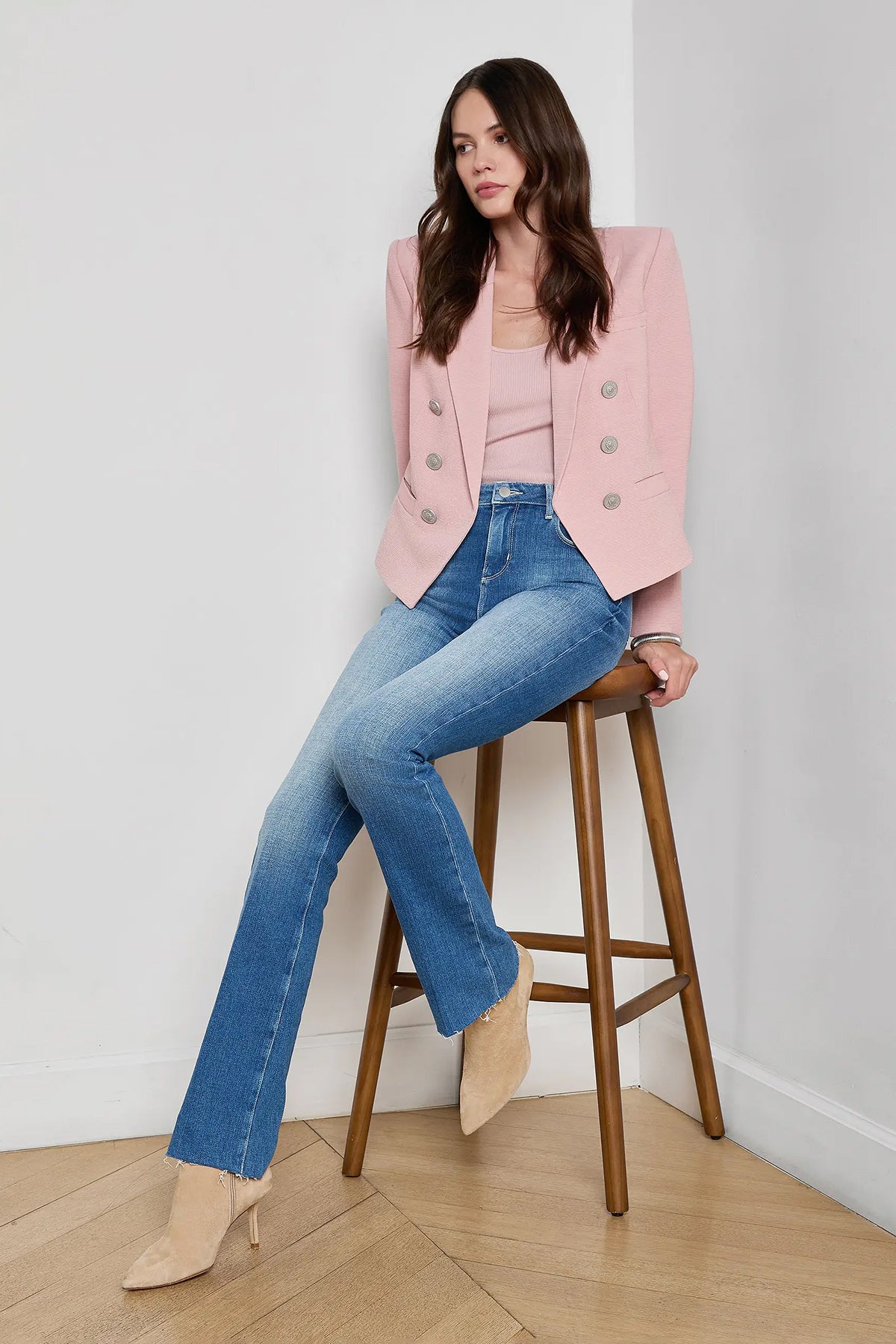 Tailored blazer with clean lines in a soft pink tone
